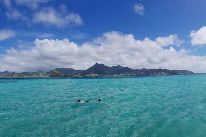 Mauritius : Full day All inclusive Ile aux cerfs Catamaran cruise - Sailing across Mauritius lagoon: what you notice from the deck
