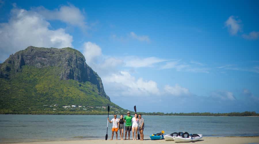 Mauritius: Guided Kayak tour to Benitiers Island - Start at Le Morne, Then Head Straight to Île aux Bénitiers