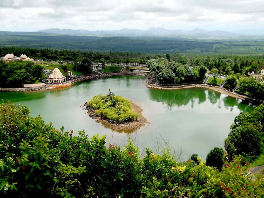 Mauritius: Guided Trip to the Southwest with Safari Tour - Chamarel viewpoint, Ile aux Benitiers, then Maconde where the ocean feels near