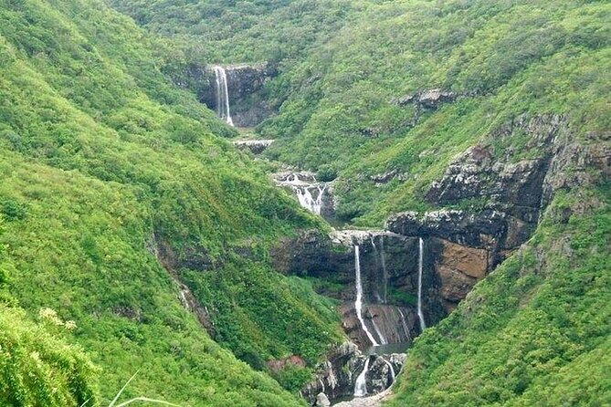 Mauritius Hiking : Tamarind falls ( 7 waterfalls) - Tamarind Falls in Henrietta: a half-day that feels like a proper escape
