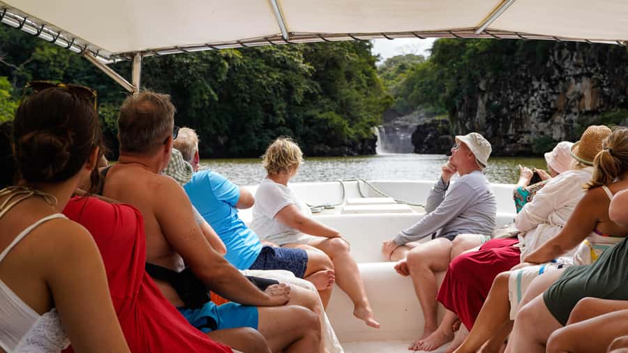 Mauritius: Ile aux Cerfs Boat Tour with BBQ Lunch and Drinks - Cascade Diamamouve Waterfall Stop, Plus Monkey-Spotting Moments