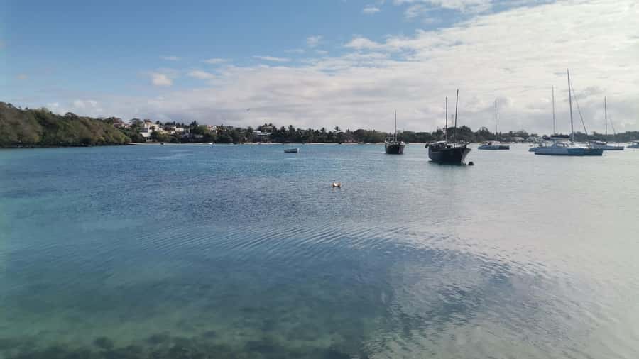 Mauritius: Ile aux cerfs, waterfalls and bbq Boat Day - The GRSE Waterfall Stop and Monkey Feeding Moment