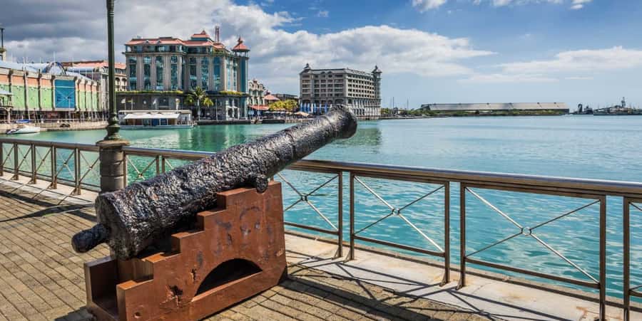 Mauritius: North Tour with Tea Tasting & Oceanarium Visit - Caudan Waterfront for a breather and a seaside snack