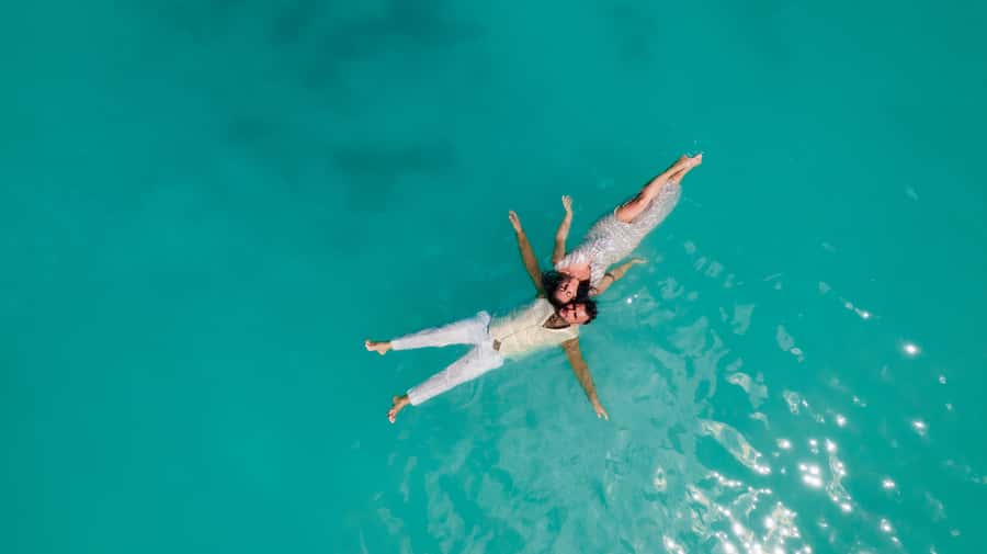 Mauritius: Photoshoot at Mont Choisy Beach - How the photographer guides you when you feel awkward
