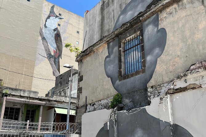 Mauritius: Port Louis Street Food City Tour - Les Jardins de la Compagnie: banyans, statues, and a calm break