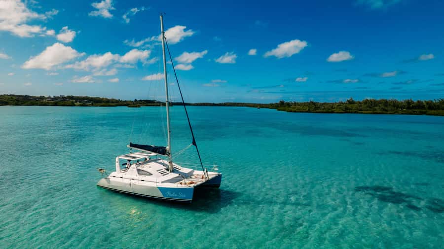 Mauritius: Private Catamaran Tour to île aux Cerfs - The east-coast boat ride and lagoon time at Île aux Cerfs