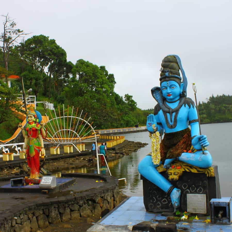 Mauritius: Private Full Day Tour with Entry Tickets & Lunch - Grand Bassin Sacred Lake and the Lord Shiva Statue Moment
