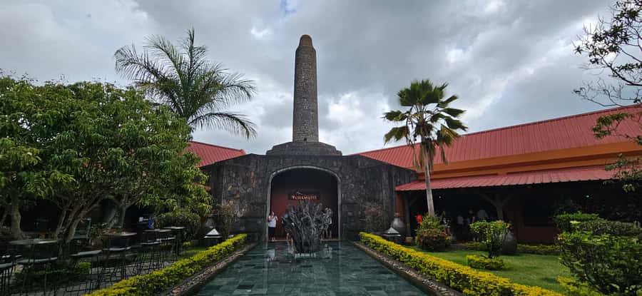Mauritius: Sights of the South Private Tour with Rum Tasting - Trou aux Cerfs Viewpoint in Curepipe: Central Plateau Snapshots