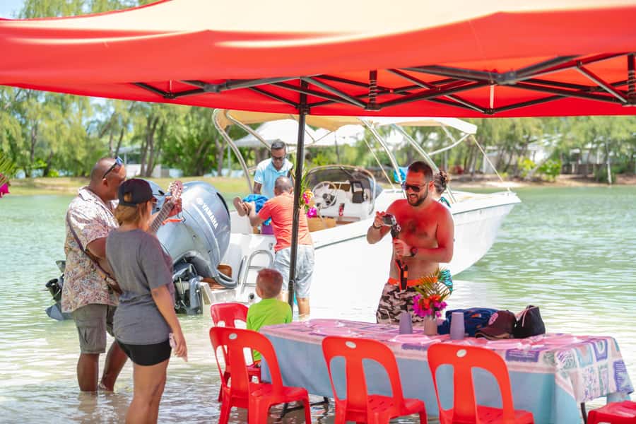 Mauritius: Speedboat Ile aux Cerfs, GRSE Waterfall, BBQ, Bar - Speedboat to Ile aux Cerfs, starting from Cabane du pêcheur