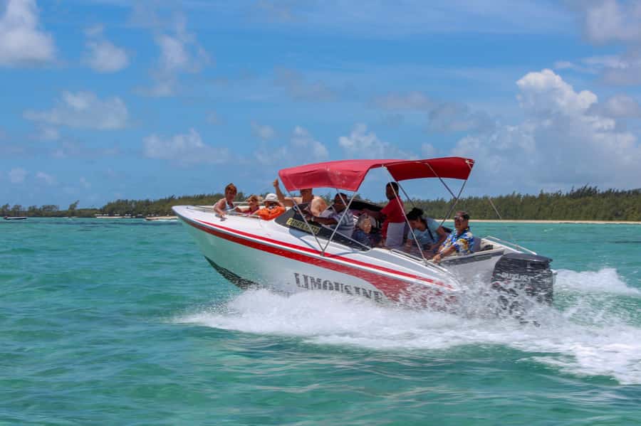 Mauritius: Speedboat Tour to Ile aux Cerfs with Lunch - Beach BBQ lunch at Ile aux Cerfs: the meal that turns the day