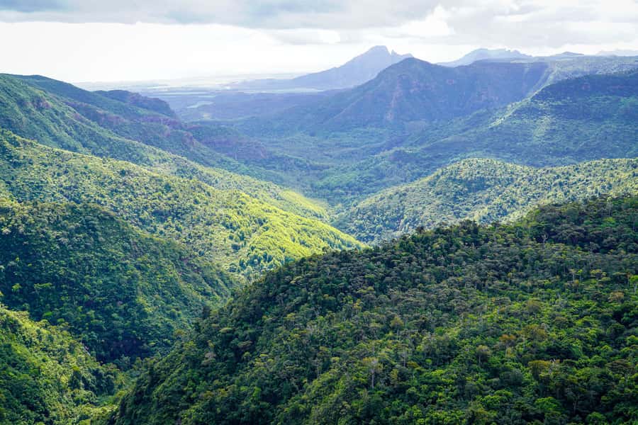 Mauritius: Sunrise Mountain Hike with Southwest Road-trip - Grand Bassin (Ganga Talao): a quiet crater lake walk with meaning