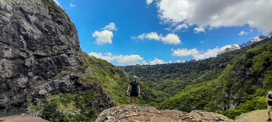 Mauritius: The Iconic Waterfalls hike + Mauritian picnic - The Mauritian picnic: rotis, fruit, biscuits, and juice