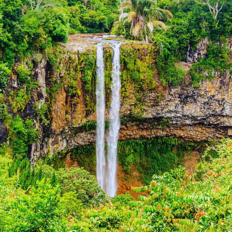 Mauritius: Underwater waterfall by Helicopter tour - Leaving Sir Seewoosagur Ramgoolam Airport with an aerial game plan