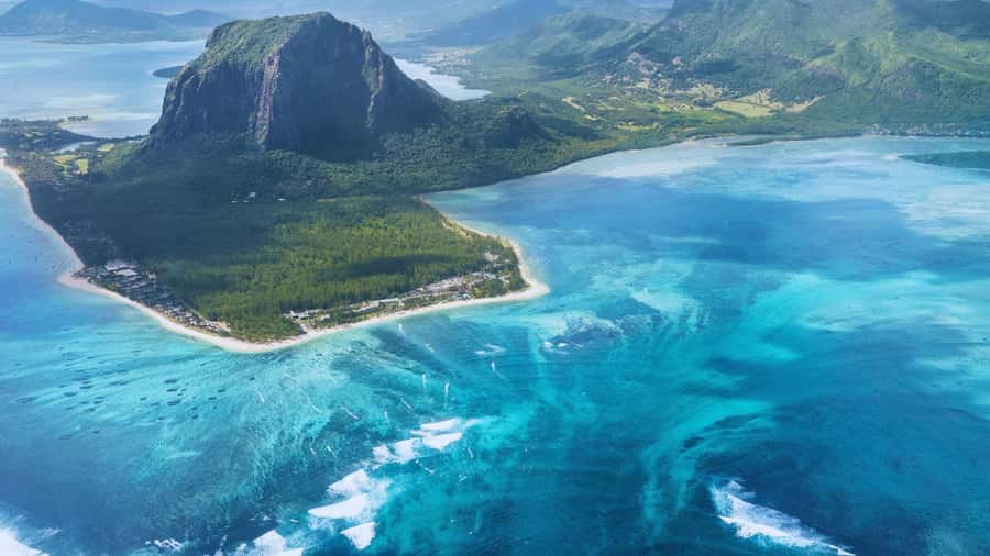 Mauritius: Underwater waterfall by Helicopter tour - Kanaka Crater and the volcanic look of Mauritius