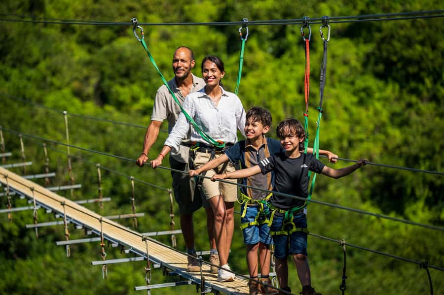 Mauritius: Vallé Advenature Park, Nepalese Bridge - Entering the bridge zone, how the height changes your thinking