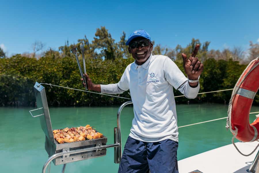 North East of Mauritius: Catamaran Cruise w/ BBQ Lunch - Grand Gaube turquoise lagoon snorkeling and how to get the most out of it