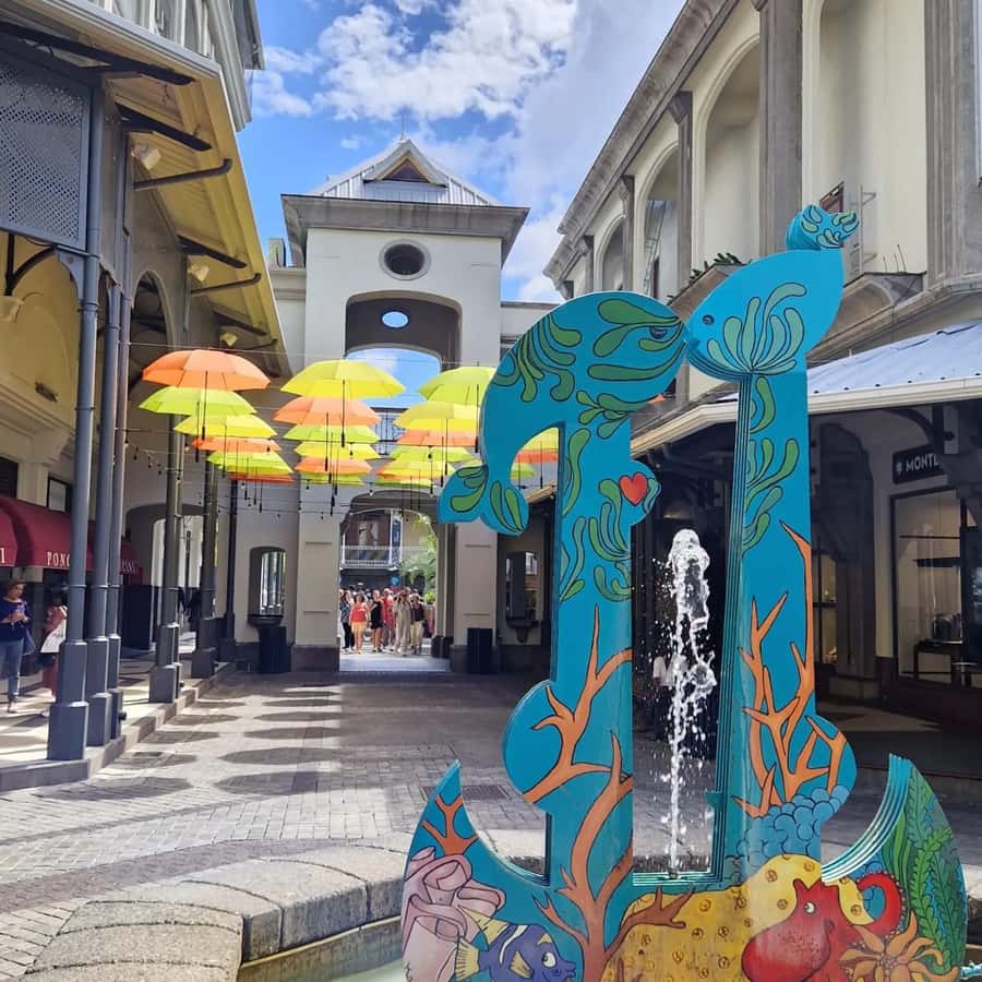 Port Louis: City Tour with Street Food Tasting - Getting Oriented in Port Louis: Pickup, Meet Your Guide, and First Views