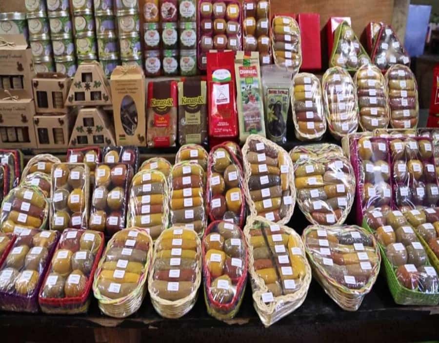 Port Louis: Private Guided Tour and Street Food Tasting - Price and Value: Is $175 per Person Fair?