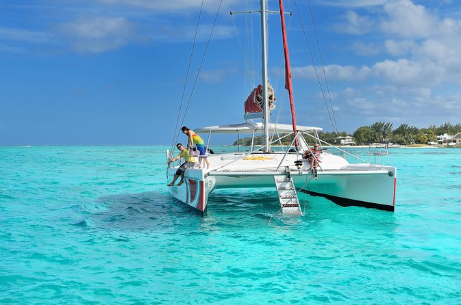 Private Charter Full Day Cruise: Île aux Cerfs - Île aux Cerfs: Beach Time on Your Terms