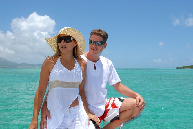 Private Charter Full Day Cruise: Île aux Cerfs - GRSE Waterfall on the Grand River: A Scenic Break With Animal Chances
