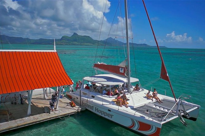 Private Charter Full Day Cruise: Île aux Cerfs - Lunch and Drinks: Plan Around Supplements