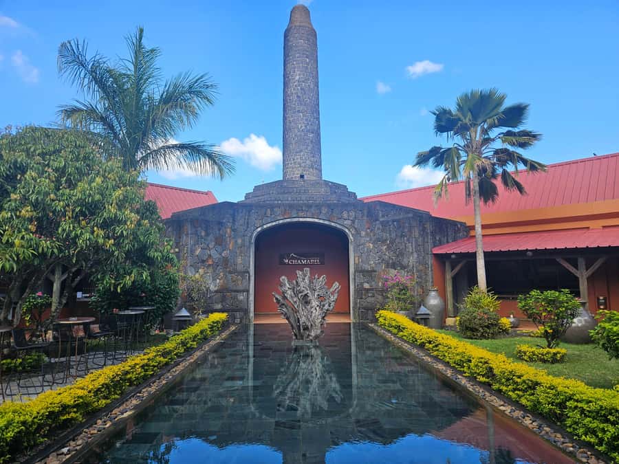 PRIVATE FULL-DAY NORTH AND SOUTH TOUR - Port Louis Bazaar and Waterfront: The Cultural Stop With Real Energy
