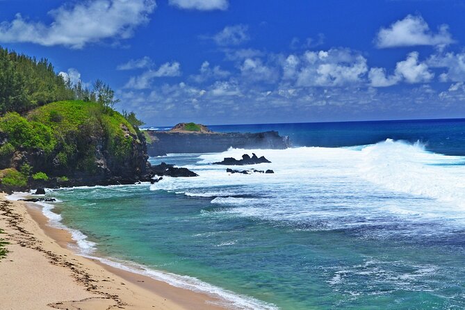 Southern Tales: Full-day incl Crocodile Park & 23 Colored Earth - Gris-Gris sea cliffs: where waves hit hard from the top