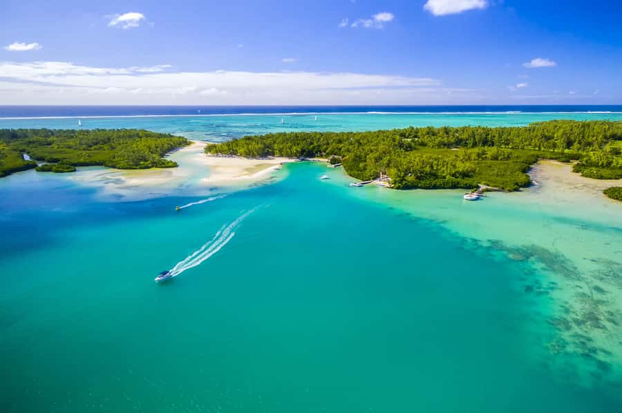 Speed boat to Ile aux Cerfs: Full day incl Lunch & Transfer - Speed Boat to Ile aux Cerfs in One Day: The Big Idea