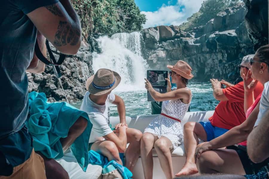 Speed boat to Ile aux Cerfs: Full day incl Lunch & Transfer - Lunch on a Private Island: 3-Course BBQ, Unlimited Drinks, and Live Show