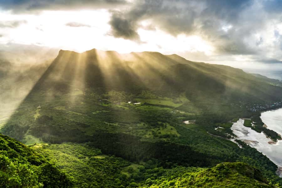 Sunrise hike at Le Morne Brabant with Local Guides (UNESCO) - Why Le Morne Brabant sunrise feels worth the early start
