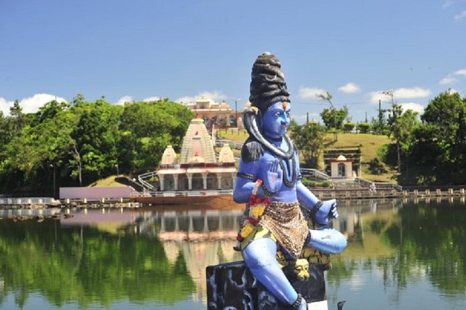 Trou-aux-Cerfs - Chamarel - Grand Bassin -Private Guided Tour (Min. 2 persons) - Grand Bassin and Ganga Talao: The Sacred Lake Pause