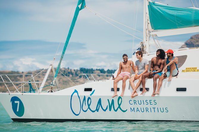 WEST : OCÉANE Private full day cruise to Ile aux Benitiers - Stop 2, Black River: snorkeling a reef that sits just two meters down