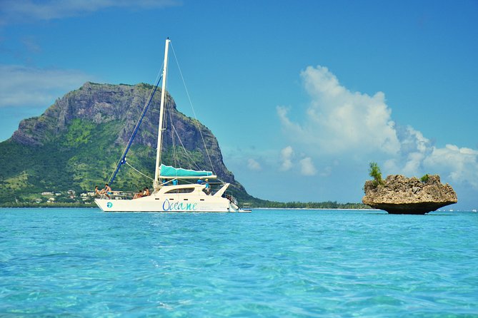 WEST : OCÉANE Private full day cruise to Ile aux Benitiers - Stop 4, Ile aux Benitiers: transfer by fisherman’s boat and beach time