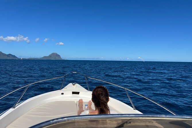 Whale Watching and Private Ocean Safari Experience in Mauritius - Included comforts: breakfast, snacks, gear, and onboard convenience