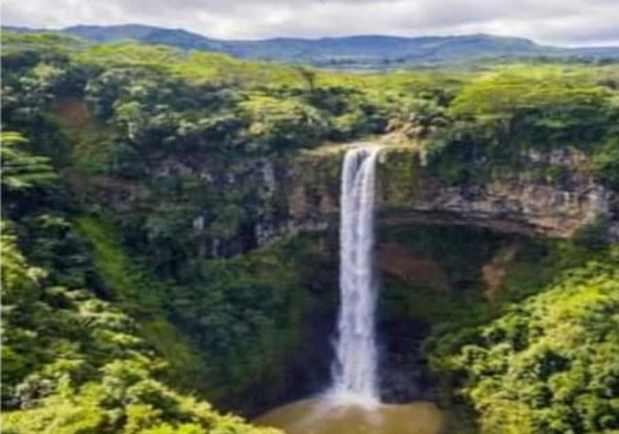 Wild South West Private Tour with pick up - Trou Aux Cerfs and Curepipe’s 360-degree crater view