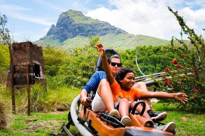 Wild South West Tour : SAFARI & TULAWAKA CASELA PARK & LE MORNE - Key Highlights Worth Marking on Your Map